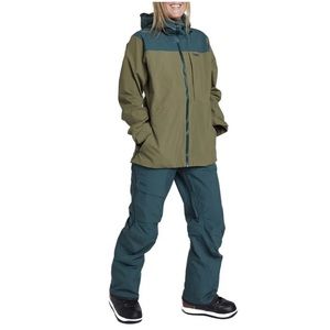 NWT Women’s Trew Astoria snowboard or ski jacket